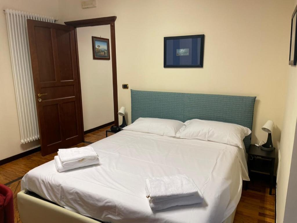 Caravaggio Apartment Наполи Екстериор снимка